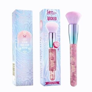 IT Cosmetics Ulta x Wicked Limited Edition Glinda Foundation Brush